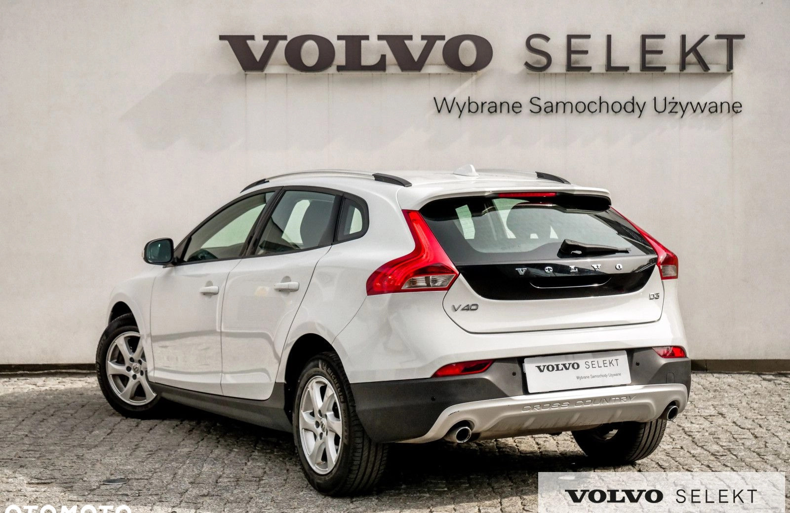 Volvo V40 cena 87900 przebieg: 92080, rok produkcji 2019 z Serock małe 562